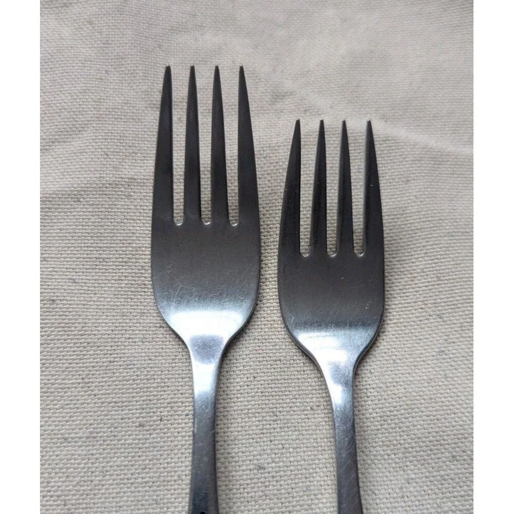 Oneida Deluxe SPANISH MOOD Stainless Flatware Dinner and Salad Fork